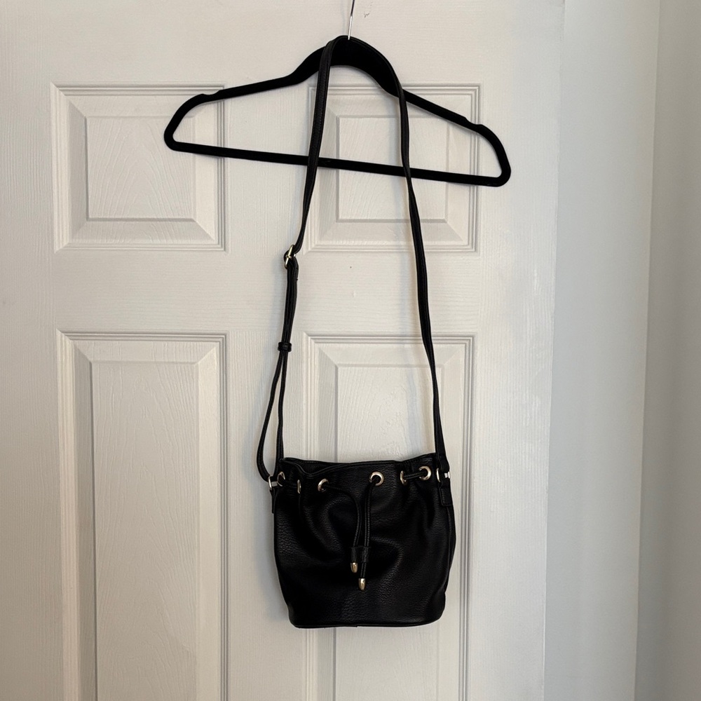 Elegant Black Drawstring Shoulder Bag